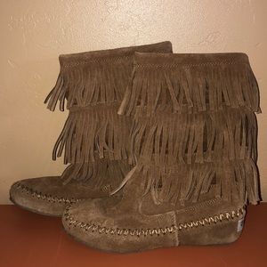 Fringe moccasin boots